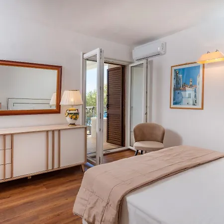 Holiday Varija - 10 M From The Beach Trogir