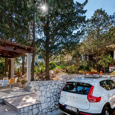 Nyaraló Holiday Varija - 10 M From The Beach Trogir