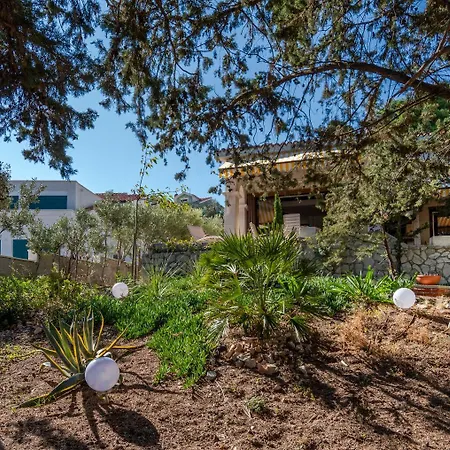 Holiday Varija - 10 M From The Beach * Trogir